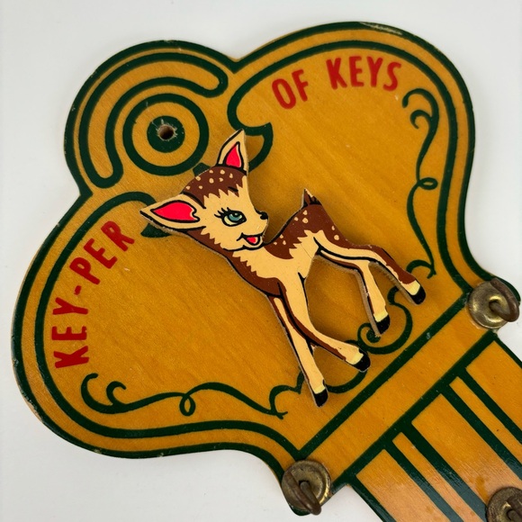 Vintage wooden key shaped wall plaque-fawn deer/key keeper - Picture 8 of 8